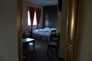 Отели типа «постель и завтрак» Villa Bella Casa Ломянки Двухместный номер с 1 кроватью или 2 отдельными кроватями-1