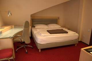 Отели типа «постель и завтрак» Villa Bella Casa Ломянки Двухместный номер с 1 кроватью или 2 отдельными кроватями-6