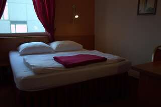 Отели типа «постель и завтрак» Villa Bella Casa Ломянки Двухместный номер эконом-класса с 1 кроватью или 2 отдельными кроватями-3