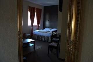Отели типа «постель и завтрак» Villa Bella Casa Ломянки Двухместный номер с 1 кроватью или 2 отдельными кроватями-35